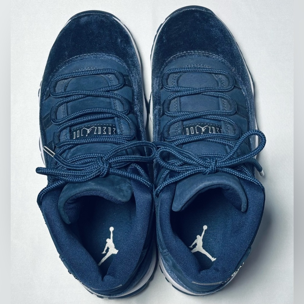 Air Jordan 11 Retro Midnight Navy Velvet Sneakers AR0715-441 Women's 6.5